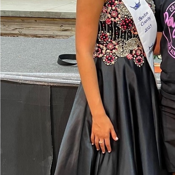 Black beaded corset ball gown - Picture 2 of 2